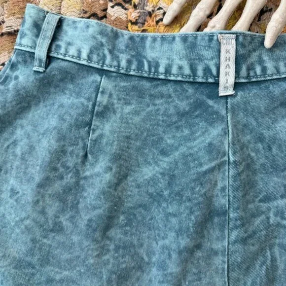 💀 SOLD 💀 Vintage 80s Teal Blue Acid Wash High Waisted Pleated Trousers ~ Size 28 - Picture 7 of 8